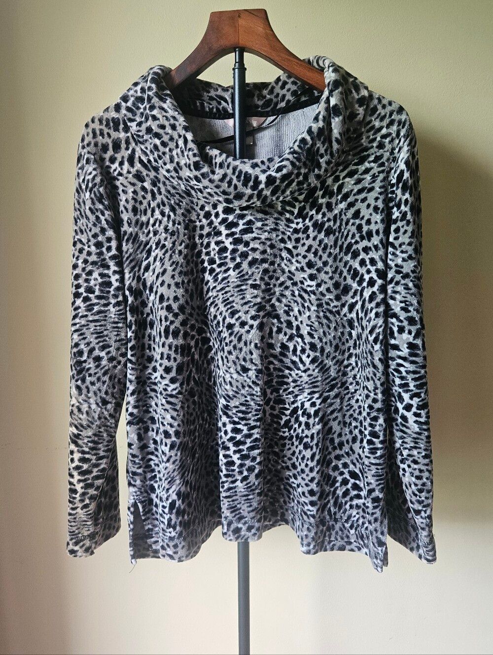 White Stag Black & White Cowl Neck Animal Print Sweatshirt Size XL